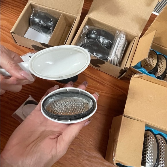 Callous foot scraper w/replacement pads & shredders New still in original box - Picture 2 of 6